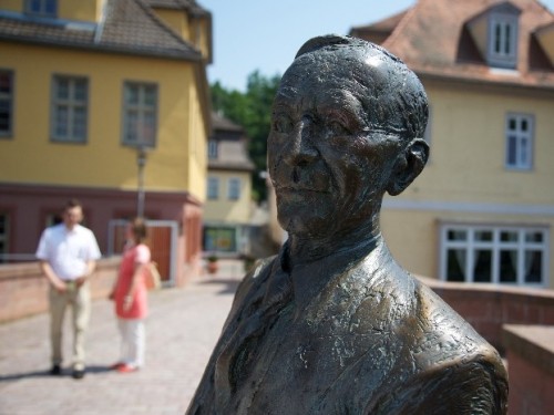 hesse-statue.jpg