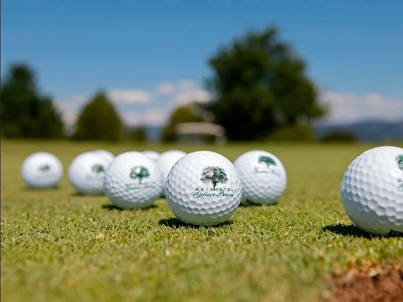 wh-gruener-baum-golf-baelle-900x600.jpg