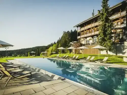 Pool_im_Sommer.webp