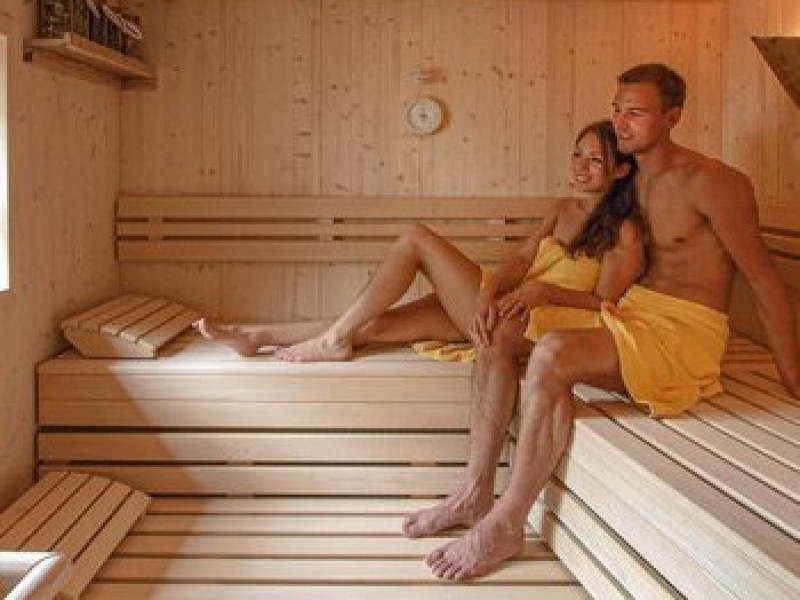 Paerchen_in_Sauna.jpg
