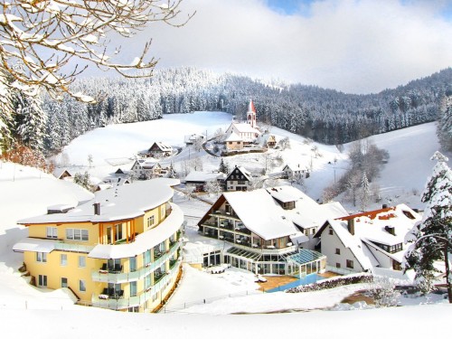 adler-hotelansicht-winter-1.jpg