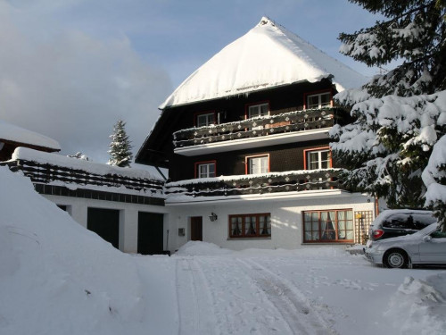 villa-winter.jpeg